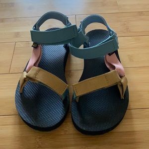 Brand new Teva Original Universal!